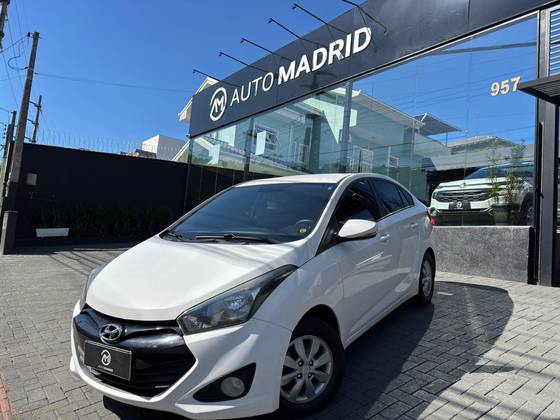 HYUNDAI HB20S 1.6 COMFORT PLUS 16V FLEX 4P AUTOMÁTICO